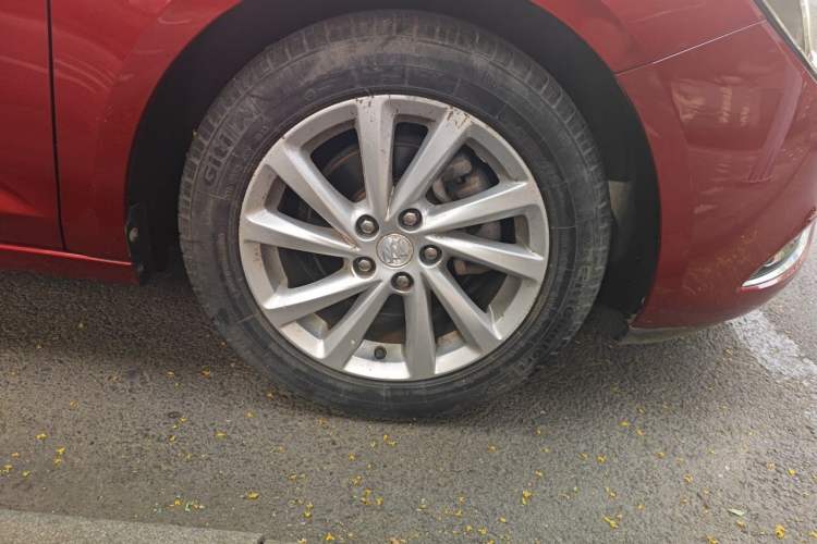 Used Buick Verano 2017 Sedan 15S Automatic Entry Model Right Front Wheel Hub