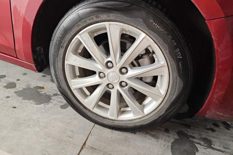 Used Buick Verano 2017 Sedan 20T Dual-Clutch Leading Model Right Front Wheel Hub