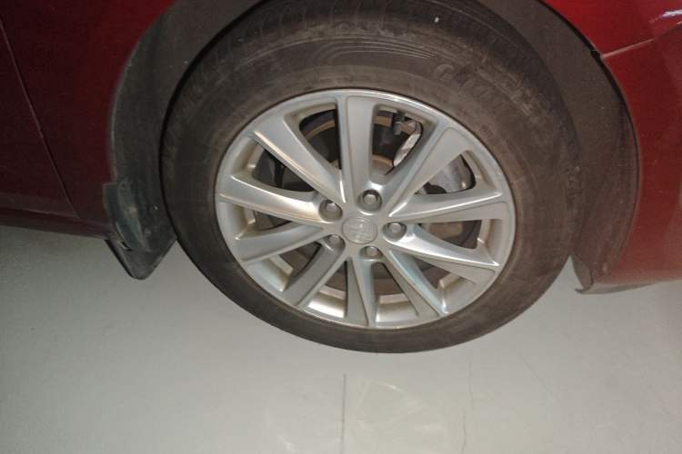 Used Buick Verano 2017 Sedan 20T Dual-Clutch Leading Model Right Front Wheel Hub