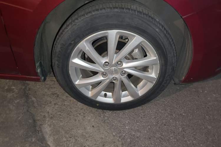 Used Buick Verano 2017 Sedan 15S Automatic Leading Model Right Front Wheel Hub