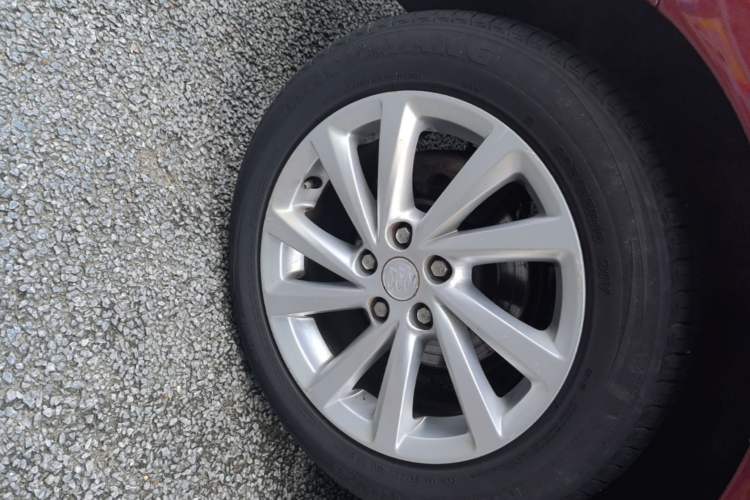 Used Buick Verano 2017 Sedan 15S Automatic Leading Model Right Rear Wheel Hub