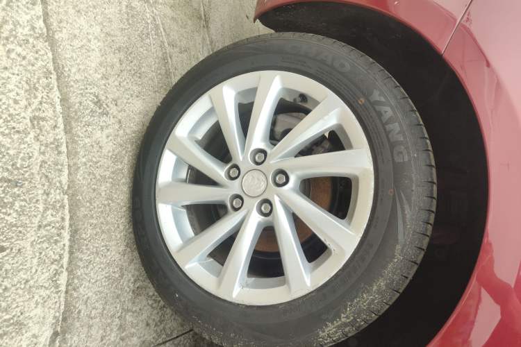 Used Buick Verano 2017 Sedan 15S Automatic Leading Model Right Rear Wheel Hub