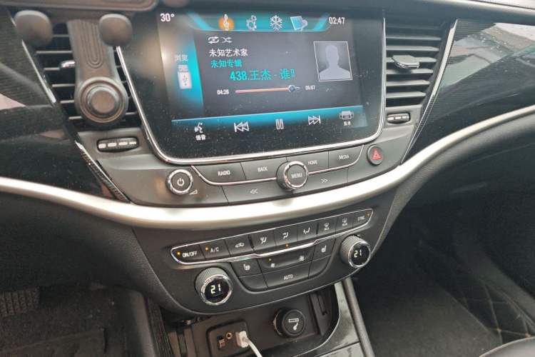 Used Buick Verano 2017 Sedan 20T Dual-Clutch Elite Model Audio And AC Panel