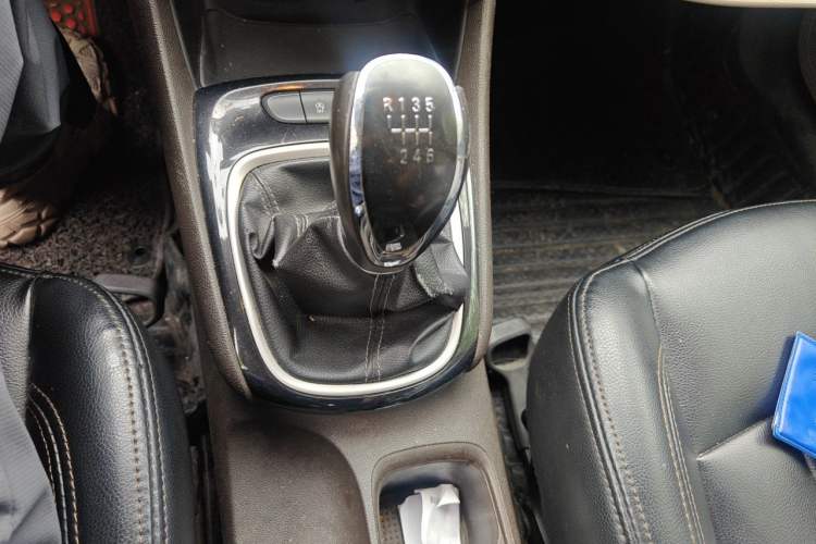 Used Buick Verano 2017 Sedan 15S Manual Entry-Level Model Gear Lever