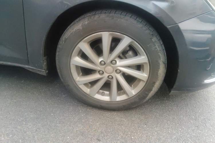 Used Buick Verano 2017 Sedan 15S Automatic Leading Model Right Front Wheel Hub