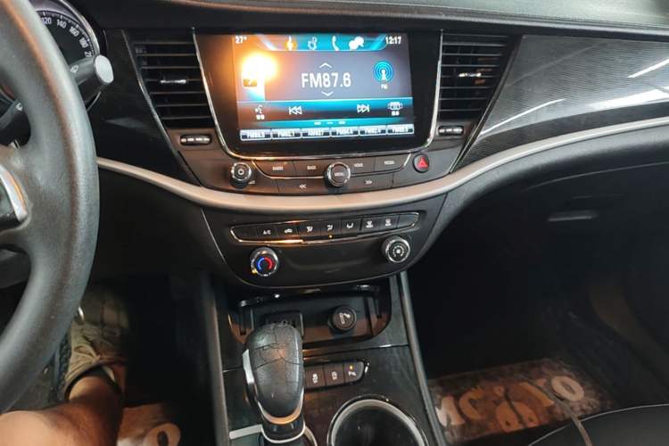 Used Buick Verano 2017 Sedan 20T Dual-Clutch Leading Model Audio And AC Panel