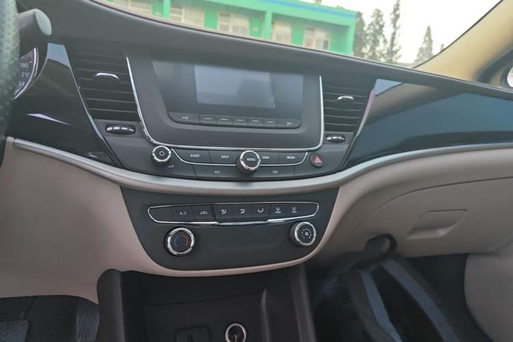 Used Buick Verano 2017 Sedan 15S Manual Entry-Level Model Audio And AC Panel