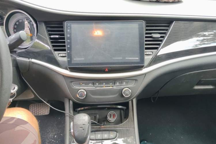 Used Buick Verano 2017 Sedan 20T Dual-Clutch Leading Model Audio And AC Panel