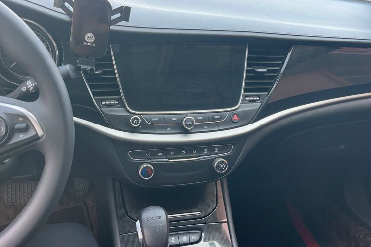 Used Buick Verano 2017 Sedan 20T Dual-Clutch Leading Model Audio And AC Panel