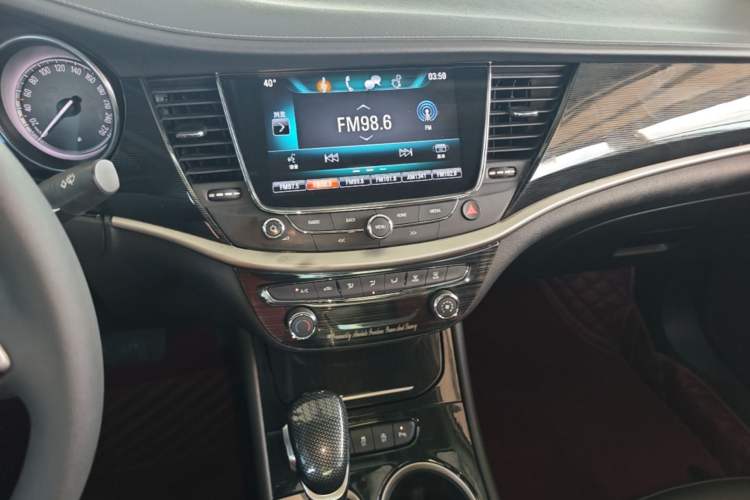Used Buick Verano 2017 Sedan 20T Dual-Clutch Leading Model Audio And AC Panel