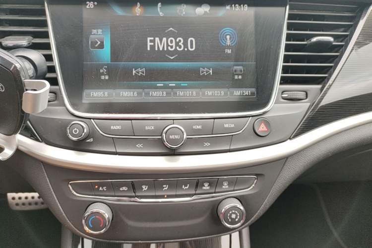 Used Buick Verano 2017 Sedan 20T Dual-Clutch Leading Model Audio And AC Panel