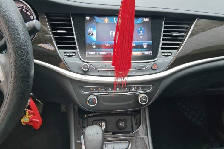 Used Buick Verano 2017 Sedan 20T Dual-Clutch Leading Model Audio And AC Panel