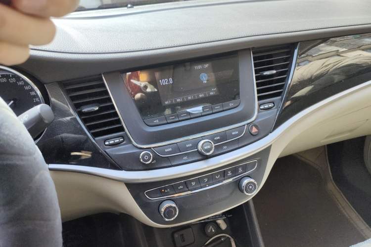 Used Buick Verano 2017 Sedan 15S Manual Entry-Level Model Audio And AC Panel
