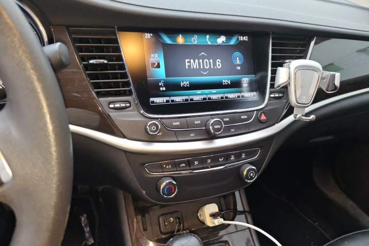 Used Buick Verano 2017 Sedan 20T Dual-Clutch Leading Model Audio And AC Panel