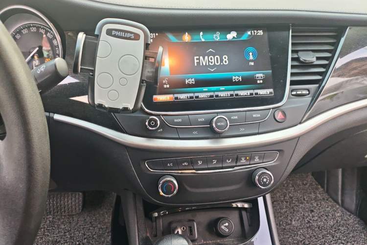 Used Buick Verano 2017 Sedan 20T Dual-Clutch Leading Model Audio And AC Panel
