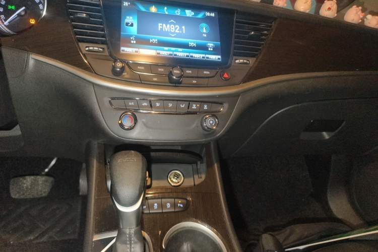 Used Buick Verano 2017 Sedan 20T Dual-Clutch Leading Model Audio And AC Panel