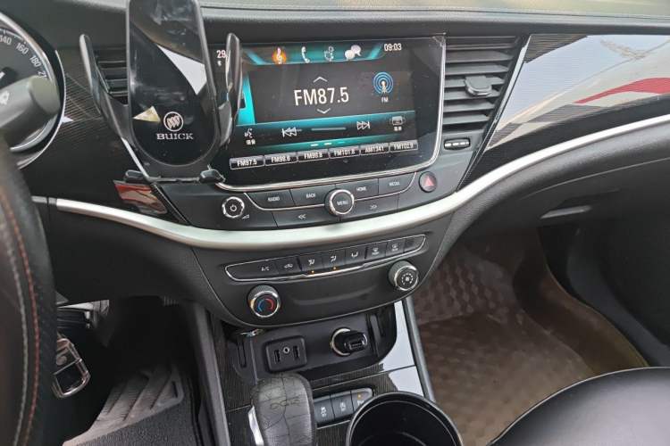 Used Buick Verano 2017 Sedan 20T Dual-Clutch Leading Model Audio And AC Panel