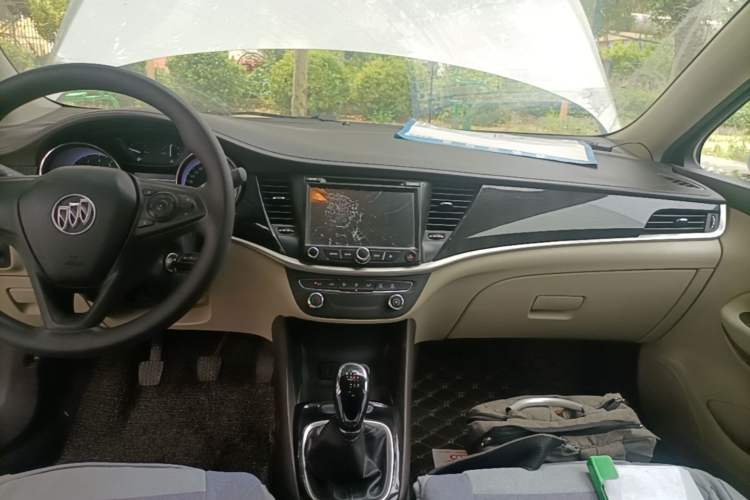 Used Buick Verano 2017 Sedan 15S Manual Entry-Level Model Audio And AC Panel