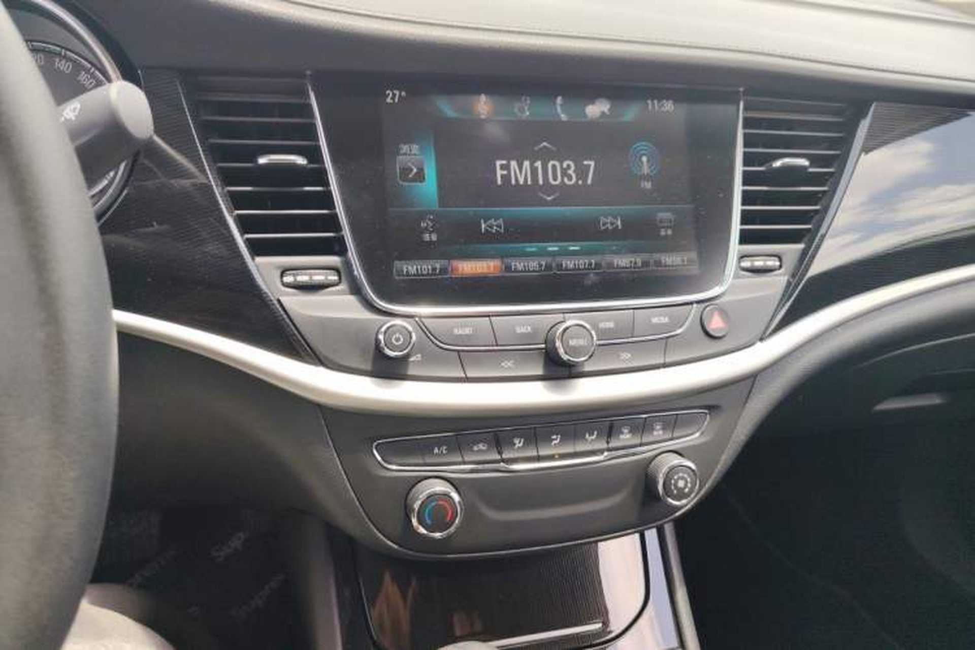 Used Buick Verano 2017 Sedan 20T Dual-Clutch Leading Model Audio And AC Panel
