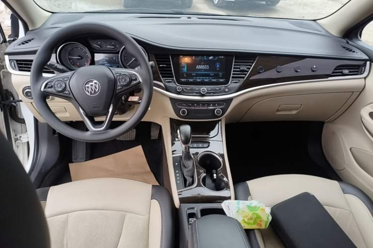 Used Buick Verano 2017 Sedan 15S Automatic Leading Model Center Console