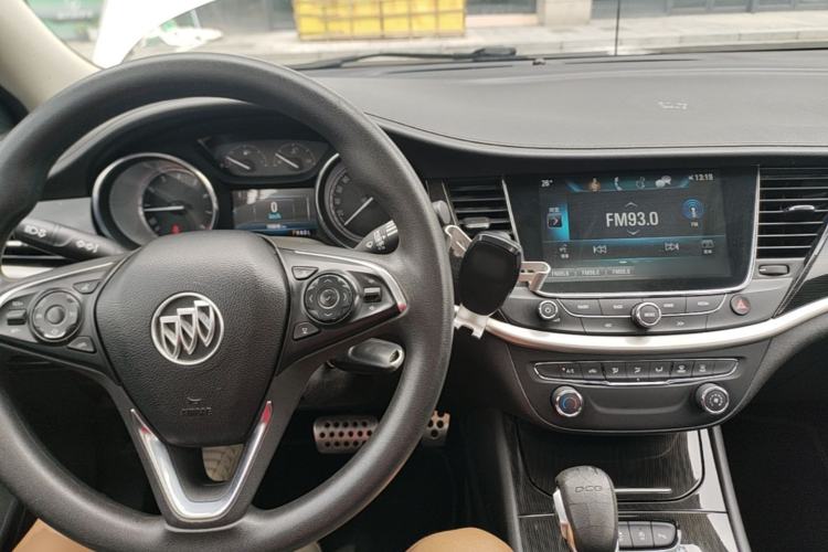 Used Buick Verano 2017 Sedan 20T Dual-Clutch Leading Model Center Console