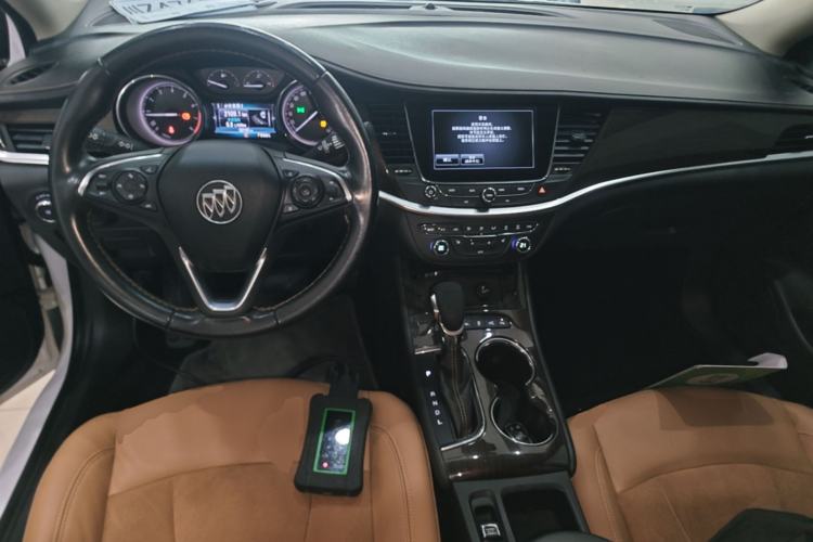 Used Buick Verano 2017 Sedan 20T Dual-Clutch Flagship Model Center Console
