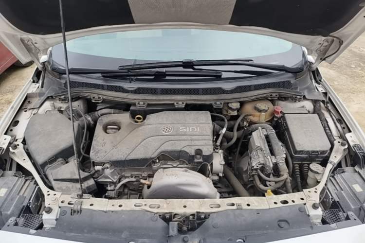 Used Buick Verano 2017 Sedan 15S Automatic Leading Model Engine Bay