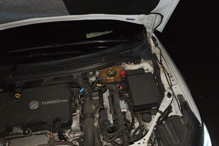 Used Buick Verano 2017 Sedan 20T Dual-Clutch Leading Model Engine Bay Left