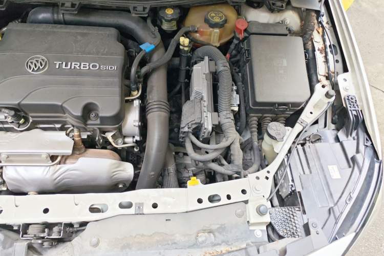 Used Buick Verano 2017 Sedan 20T Dual-Clutch Leading Model Engine Bay Left