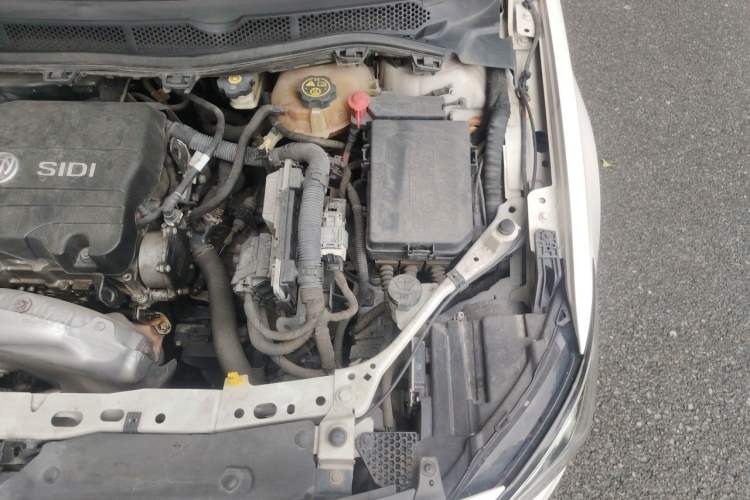 Used Buick Verano 2017 Sedan 15S Automatic Leading Model Engine Bay Left