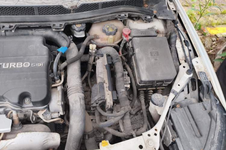 Used Buick Verano 2017 Sedan 20T Dual-Clutch Leading Model Engine Bay Left