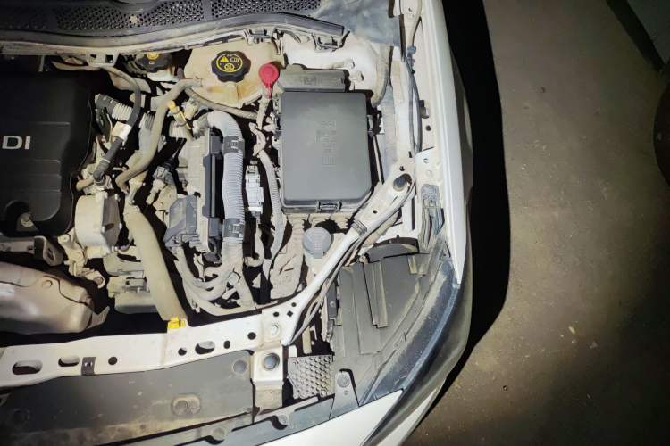Used Buick Verano 2017 Sedan 15S Automatic Leading Model Engine Bay Left