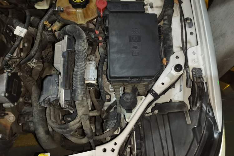 Used Buick Verano 2017 Sedan 15S Automatic Leading Model Engine Bay Left