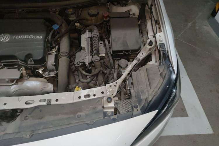 Used Buick Verano 2017 Sedan 20T Dual-Clutch Leading Model Engine Bay Left