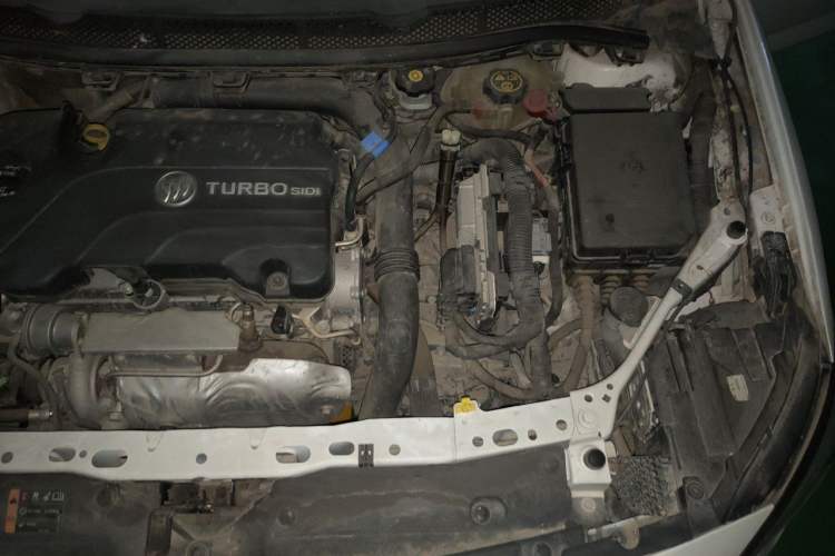 Used Buick Verano 2017 Sedan 20T Dual-Clutch Leading Model Engine Bay Left