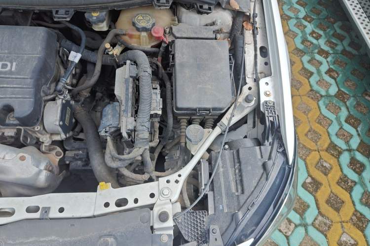 Used Buick Verano 2017 Sedan 15S Automatic Leading Model Engine Bay Left