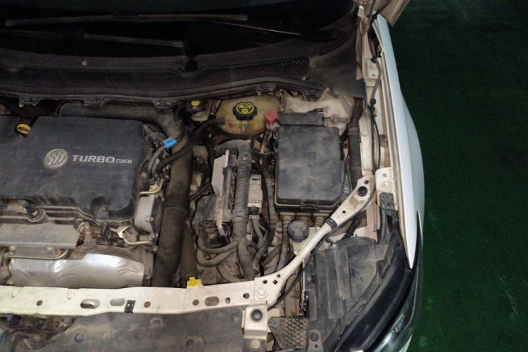 Used Buick Verano 2017 Sedan 20T Dual-Clutch Leading Model Engine Bay Left