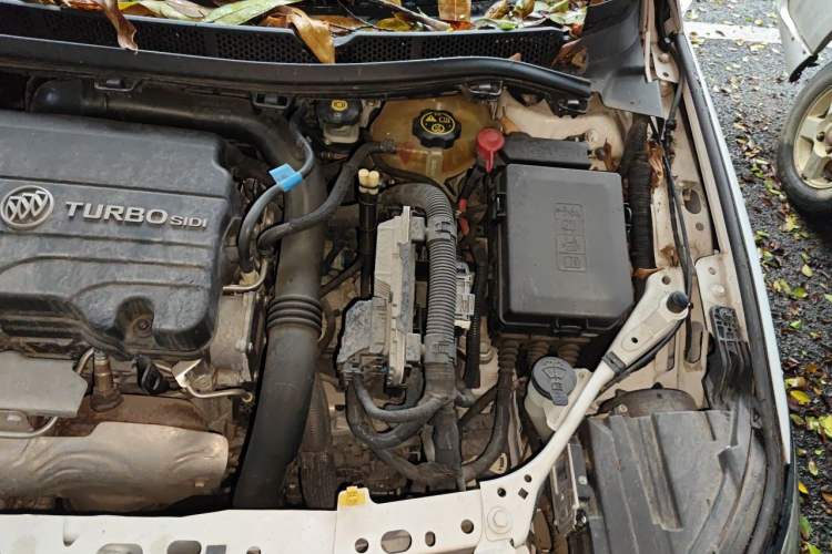 Used Buick Verano 2017 Sedan 20T Dual-Clutch Leading Model Engine Bay Left
