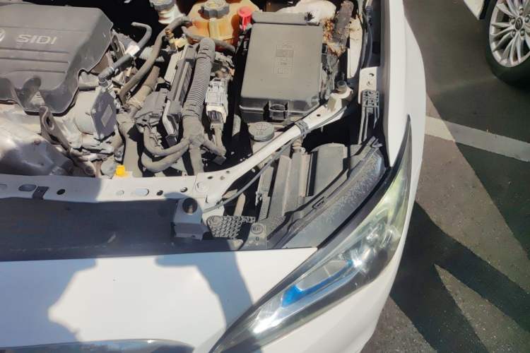 Used Buick Verano 2017 Sedan 15S Automatic Leading Model Engine Bay Left