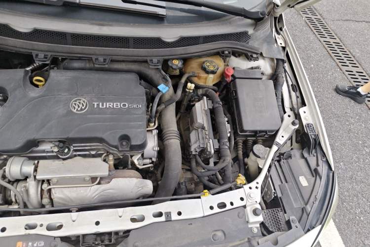 Used Buick Verano 2017 Sedan 20T Dual-Clutch Leading Model Engine Bay Left