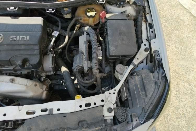 Used Buick Verano 2017 Sedan 15S Automatic Leading Model Engine Bay Left