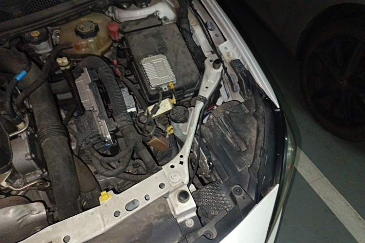 Used Buick Verano 2017 Sedan 20T Dual-Clutch Elite Model Engine Bay Left