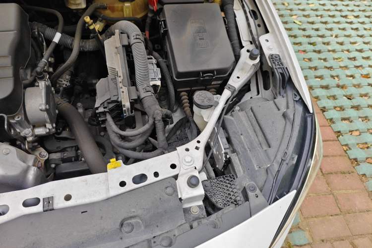 Used Buick Verano 2017 Sedan 15S Automatic Leading Model Engine Bay Left