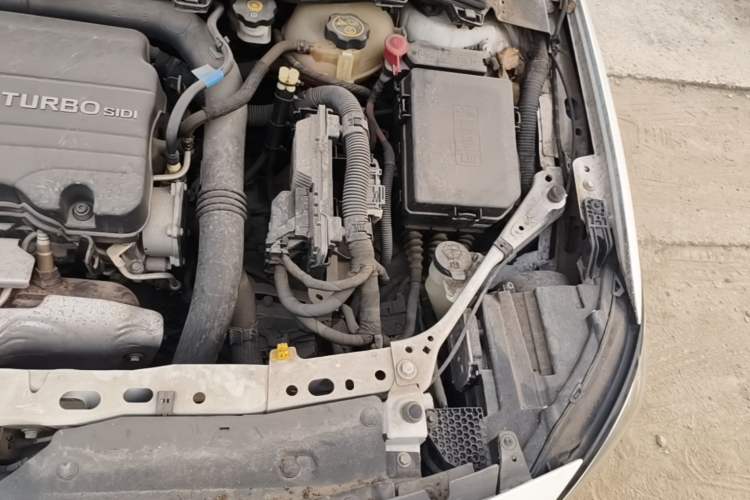 Used Buick Verano 2017 Sedan 20T Dual-Clutch Leading Model Engine Bay Left