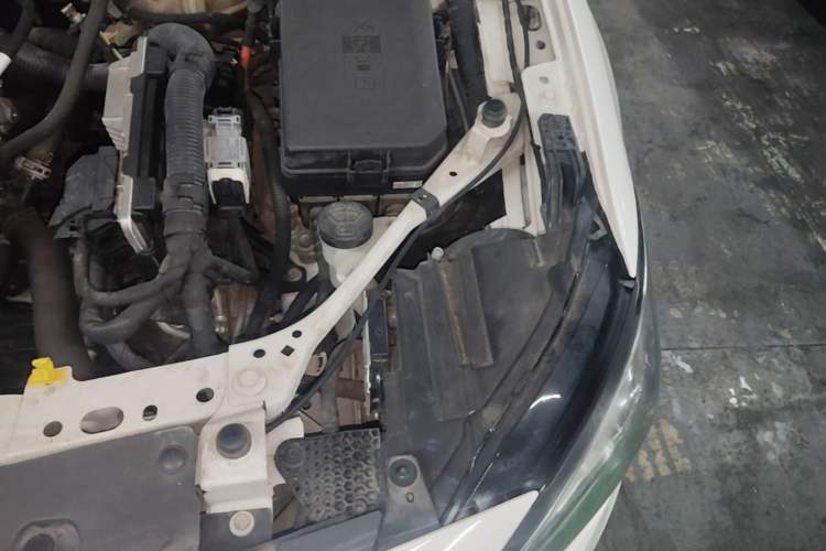 Used Buick Verano 2017 Sedan 15S Automatic Leading Model Engine Bay Left