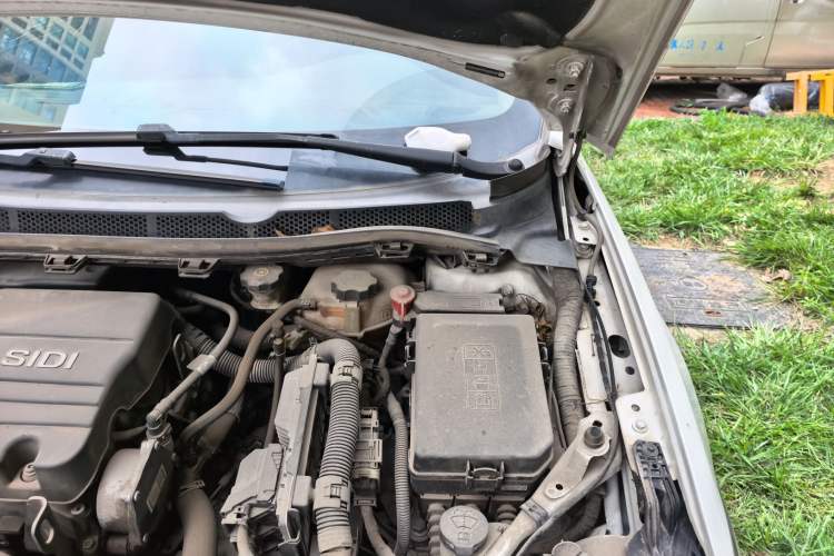 Used Buick Verano 2017 Sedan 15S Automatic Leading Model Engine Bay Left
