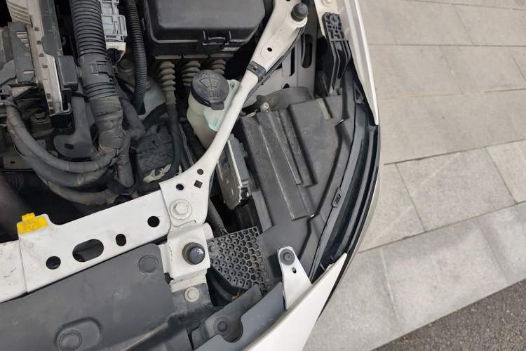 Used Buick Verano 2017 Sedan 15S Manual Entry-Level Model Engine Bay Left