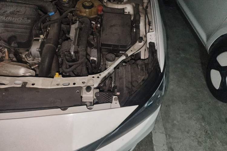 Used Buick Verano 2017 Sedan 20T Dual-Clutch Leading Model Engine Bay Left