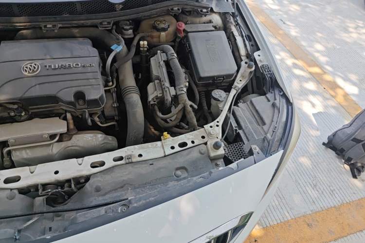Used Buick Verano 2017 Sedan 20T Dual-Clutch Leading Model Engine Bay Left