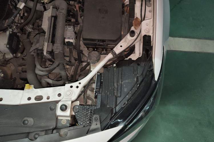 Used Buick Verano 2017 Sedan 15S Automatic Leading Model Engine Bay Left